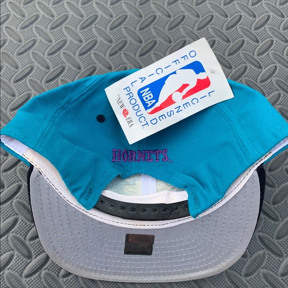 Vintage Charlotte Hornets New Era SnapBack - Picture 4 of 4